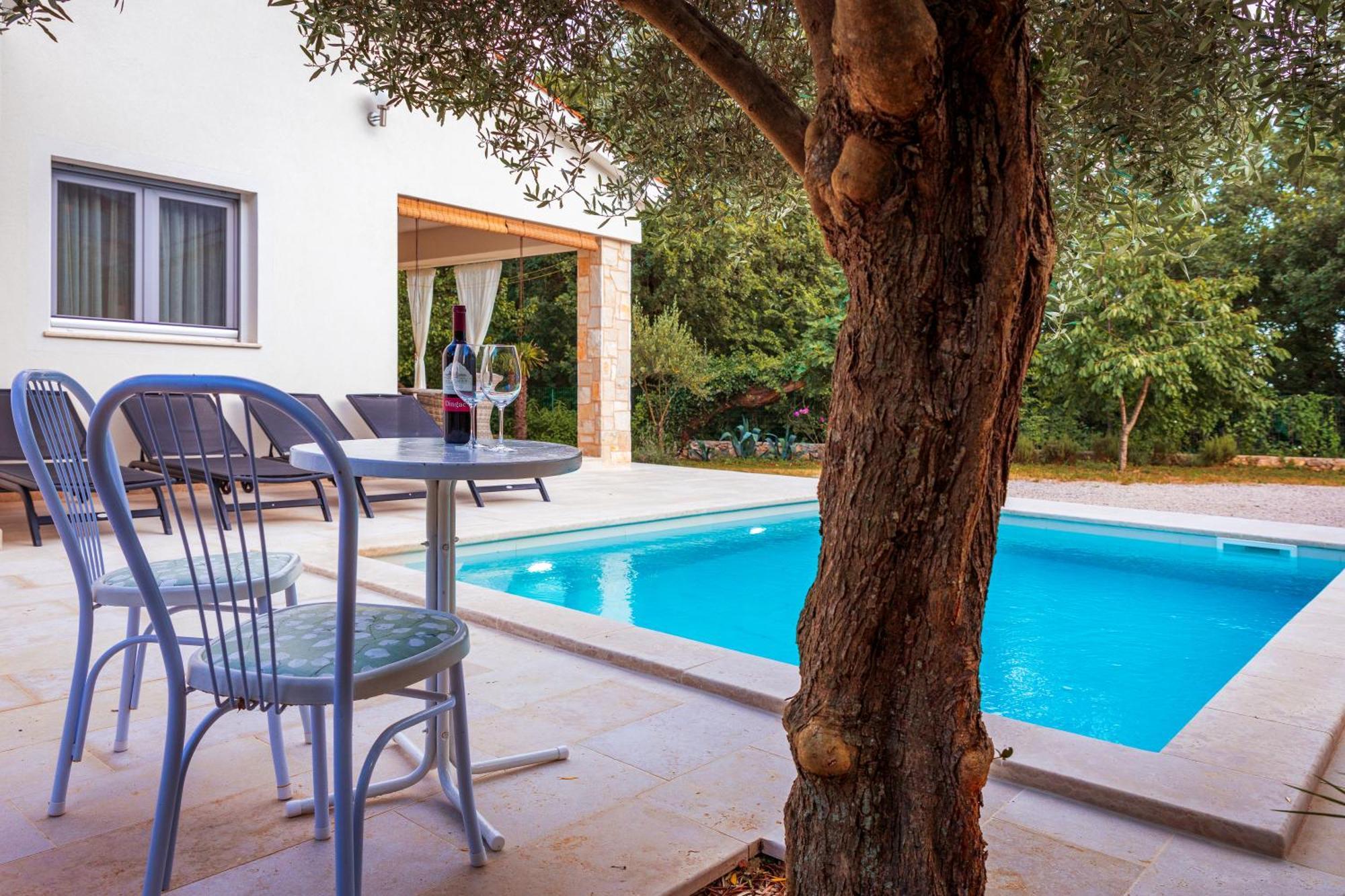Villa Nevera Omišalj Buitenkant foto