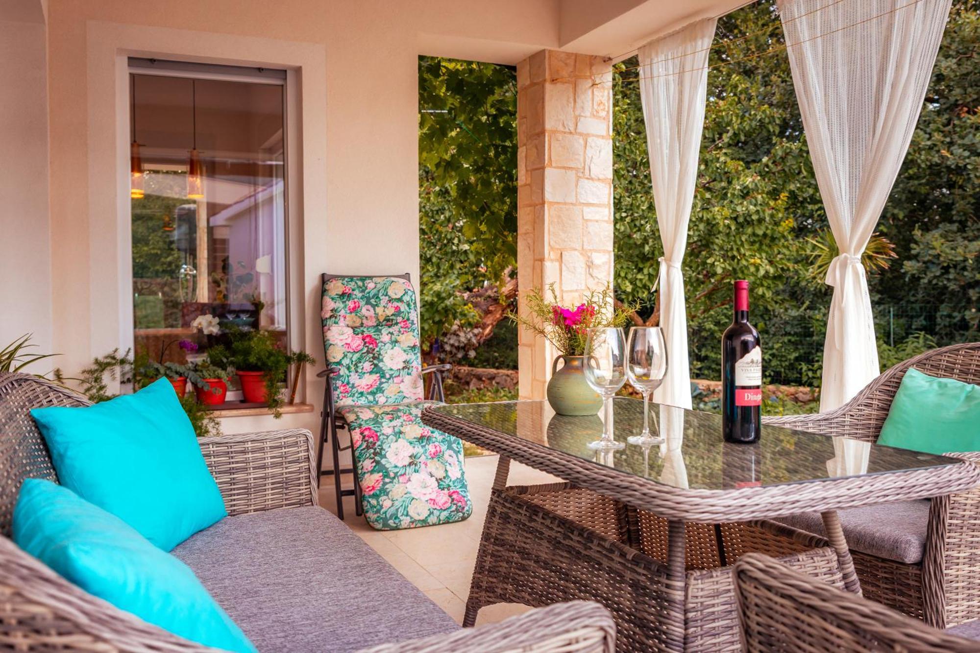 Villa Nevera Omišalj Buitenkant foto